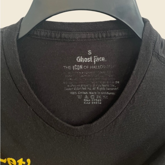 Authentic Scream Ghost Face T-Shirt Let’s Watch Scary Movies Mens Size S - Picture 2 of 4